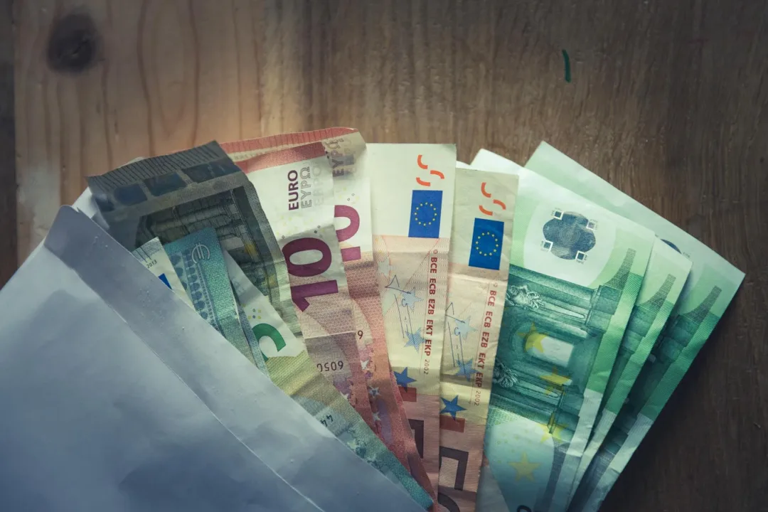 windykacja - banknoty - symbol skutecznego dochodzenia roszczeń i windykacji